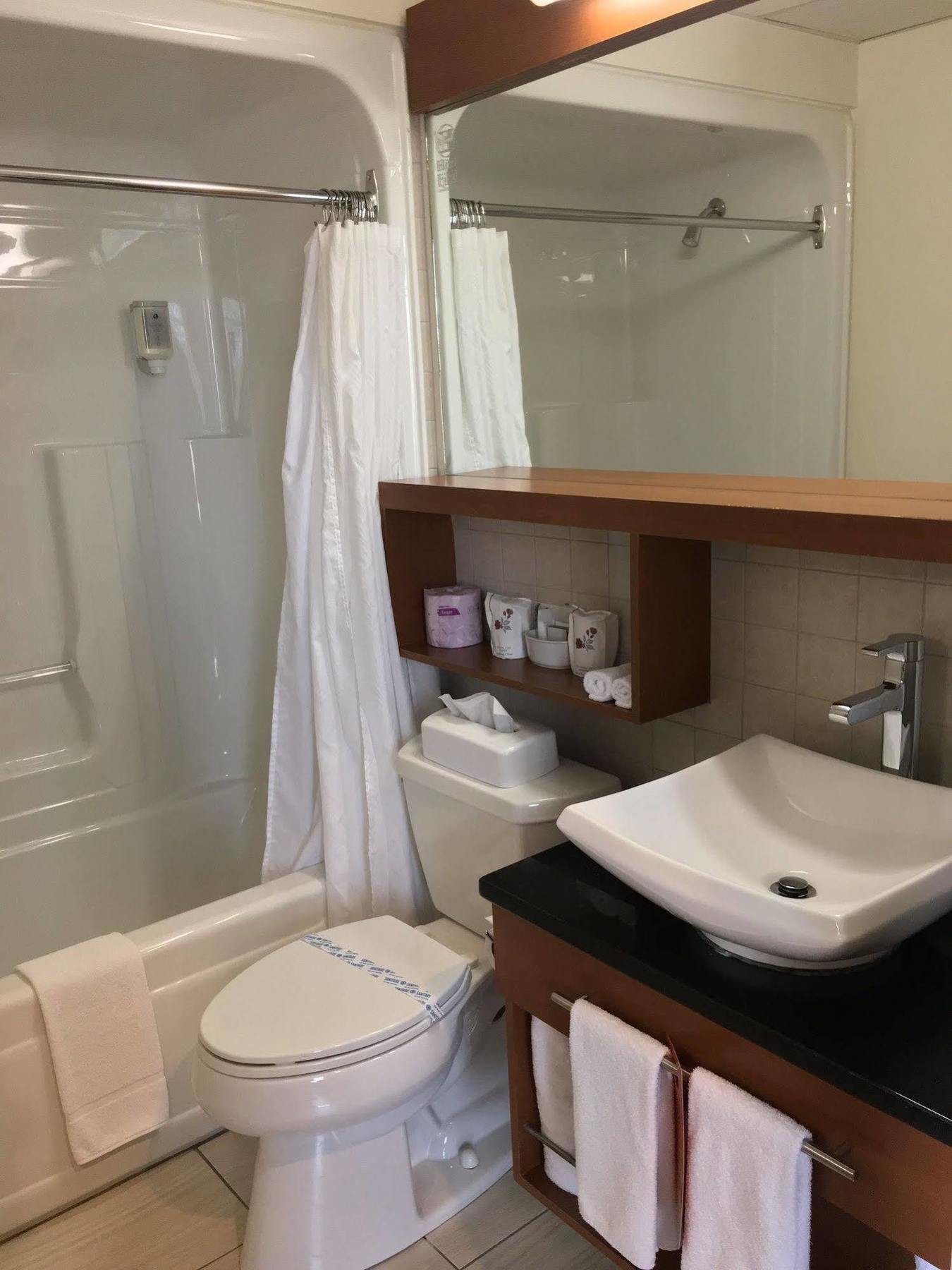Hotel Du Fjord Saguenay Bagian luar foto
